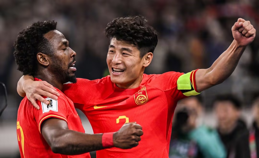 亚博体育下载橄榄球杯赛焦点战：云贵雄狮队读秒扳平钱塘雷豹队，客场强势带走胜利。关键战拿下信心的简单介绍