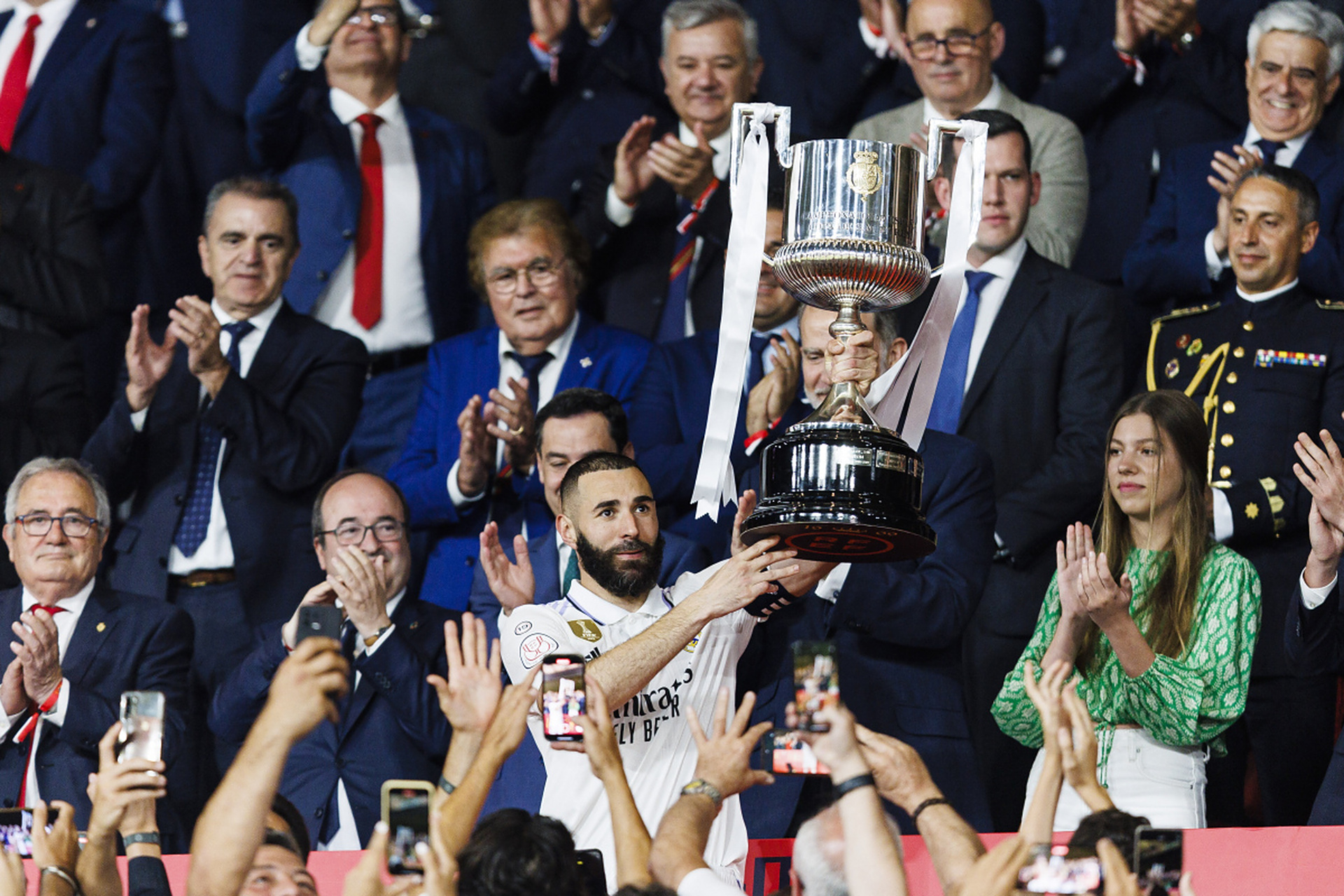 亚博官网登录包含皇家马德里内部会议纪要流出——集结日单刀错失，国王杯使命明确，纪律约束更严格的词条