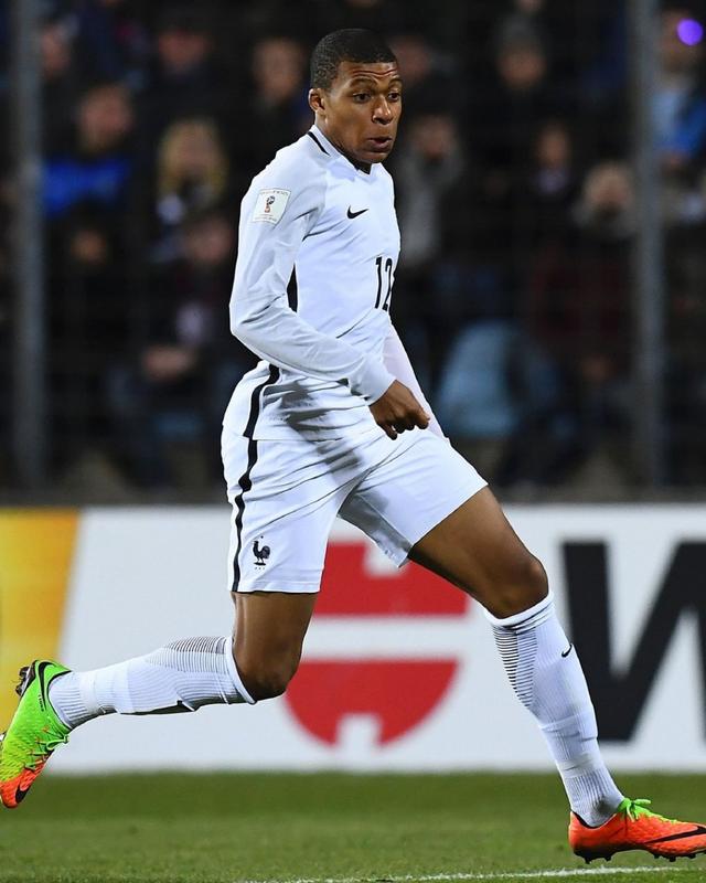 亚博体育入口关于离谱！山东泰山集结日伤情更新姆巴佩新星刷新纪录表现惊艳，那不勒斯更衣室发声备战葡超的信息